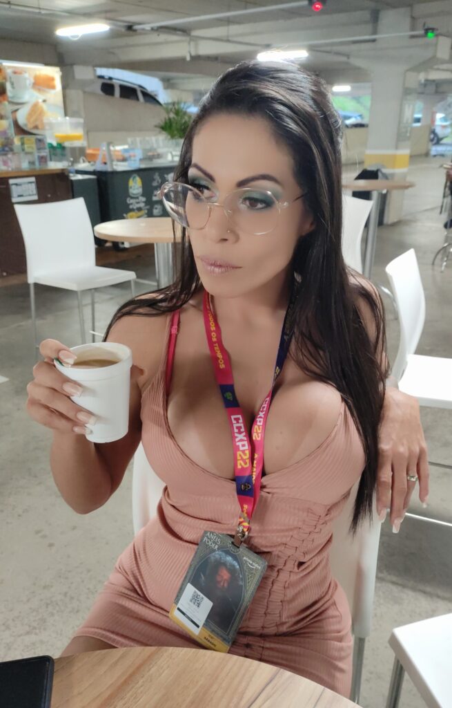 Empresária, Influenciadora, Modelo Fitness e Atleta de Fisiculturismo